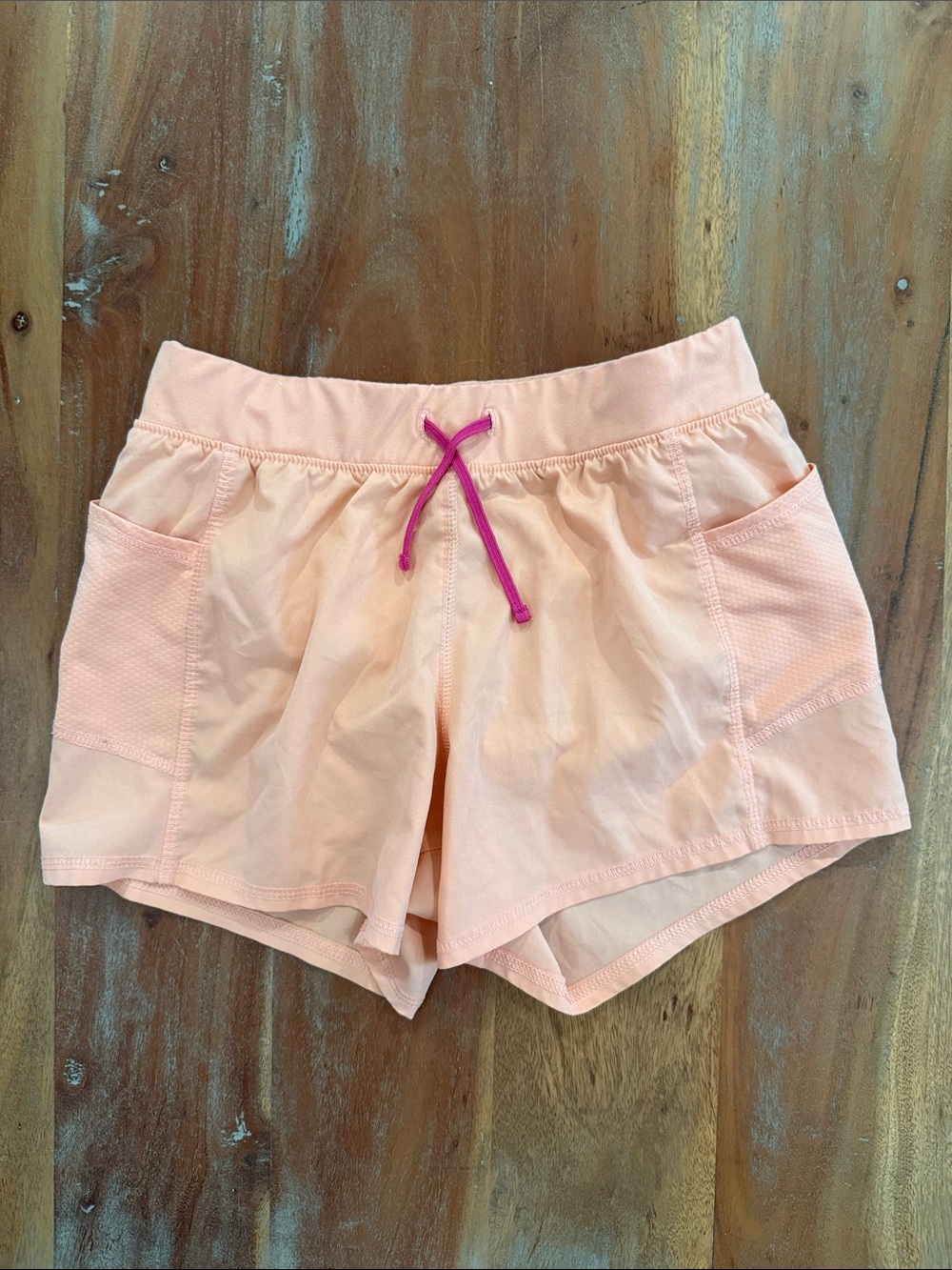 Tek Gear athletic shorts peach size Large (10/12)
